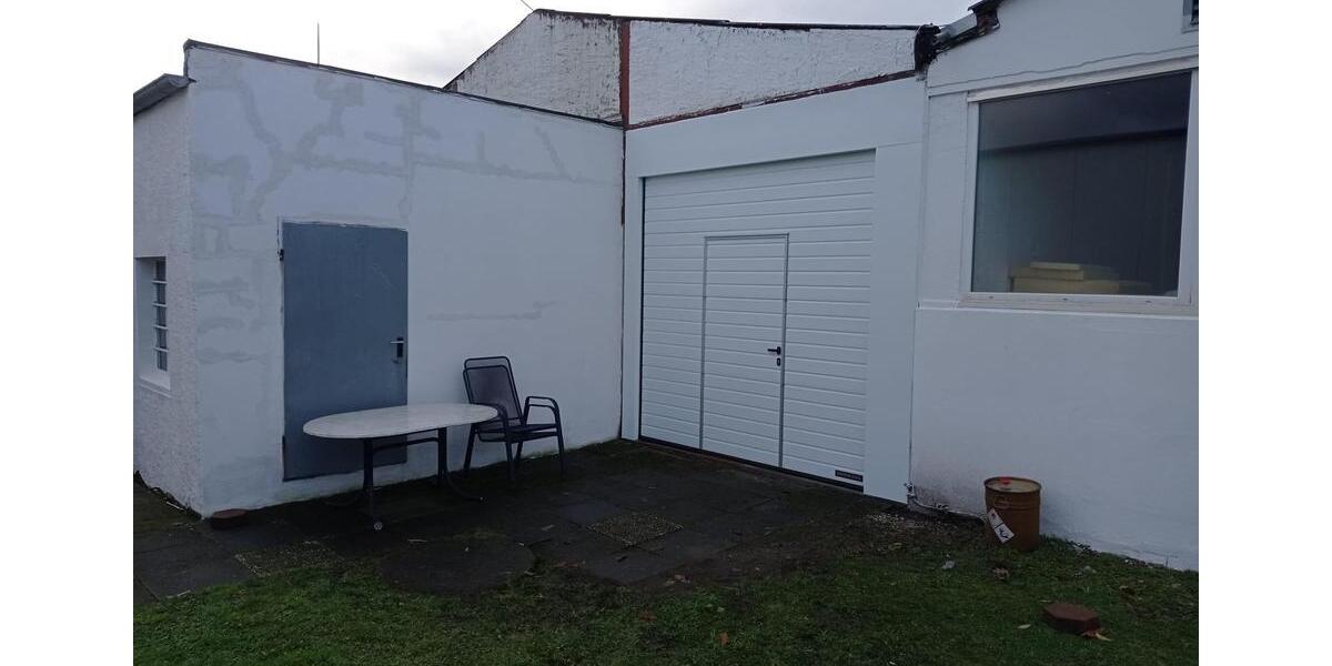 Freistehende Lagerhalle mit Büroräumen zimmer