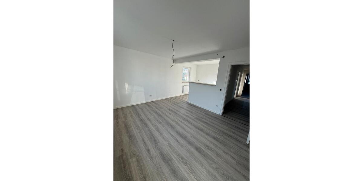 Erstbezug nach Sanierung!! Helle 3 Zimmer-Wohnung zu vermieten! 3 zimmer