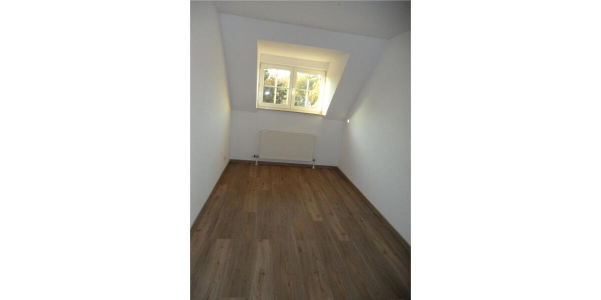 Dachgeschoßwohnung Werdau - 2 Zimmer, 45 m&sup2;, 322&euro; | Angebot:24278890