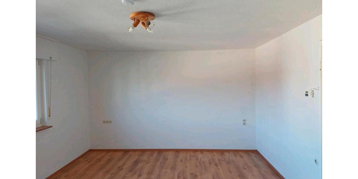 Dachgeschoßwohnung Gschwend - 3 Zimmer, 90 m&sup2;, 650&euro; | Angebot:24772617