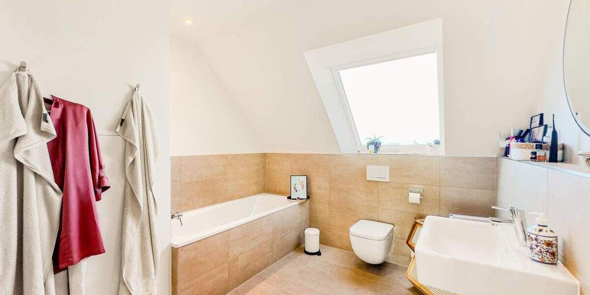 Etagenwohnung Düsseldorf Pempelfort - 3 Zimmer, 105 m&sup2;, 2.345&euro; | Angebot:24181614