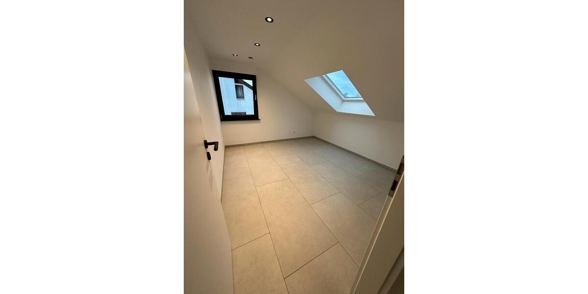 Dachgeschoßwohnung Weinstadt - 3 Zimmer, 72 m&sup2;, 1.100&euro; | Angebot:26663449