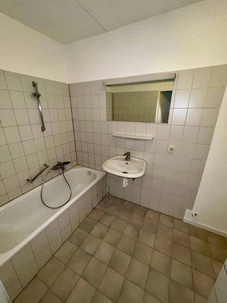Attraktive, frisch renovierte 4-Zimmer-Wohnung mit Balkon und Einbauküche