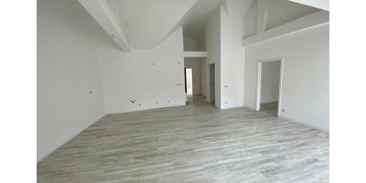 Dachgeschoßwohnung Greiz - 4 Zimmer, 152 m&sup2;, 836&euro; | Angebot:26462524