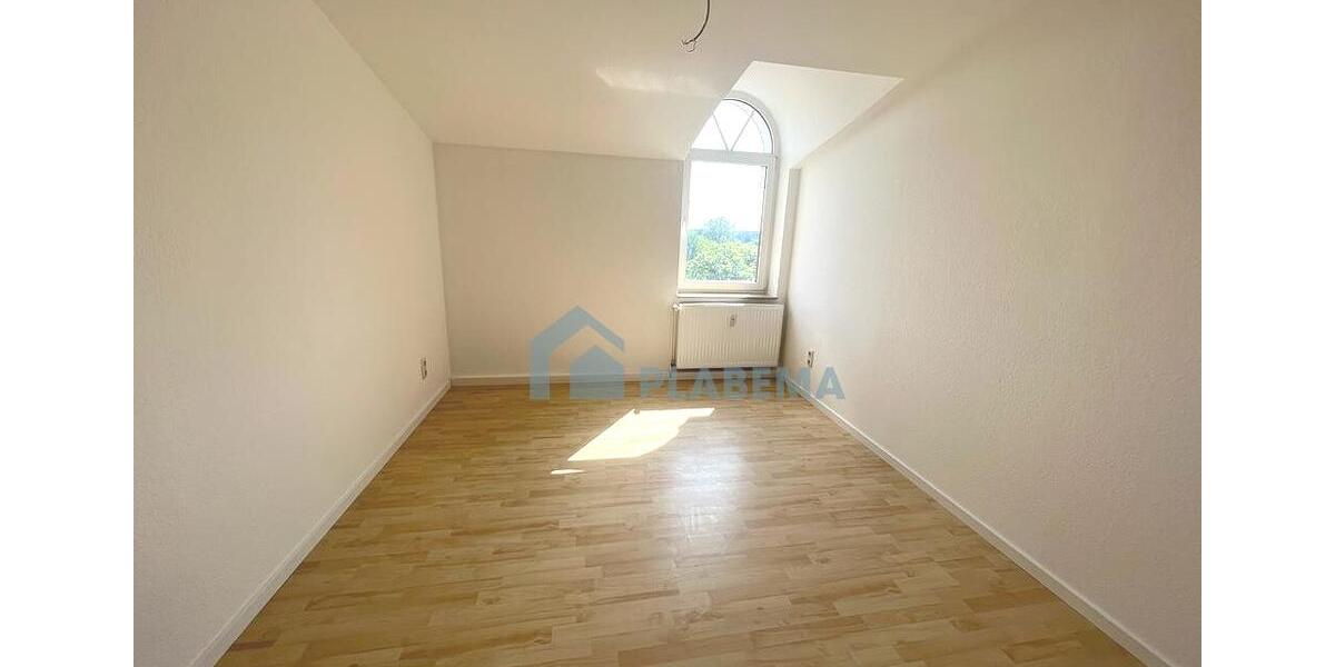 Dachgeschoßwohnung Schwerin - 4 Zimmer, 105 m&sup2;, 1.470&euro; | Angebot:26645278