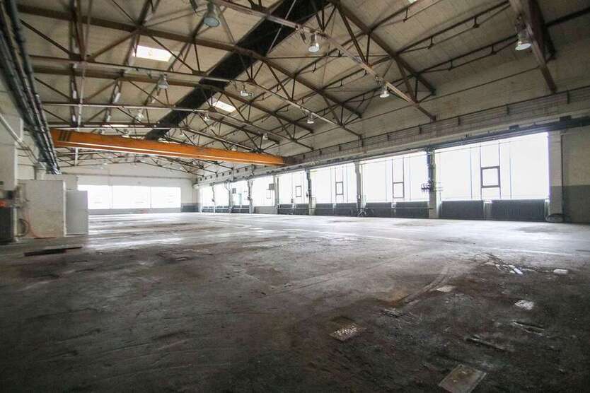 Halle in Sprockhövel 4.433,19 € 1166.63 m²