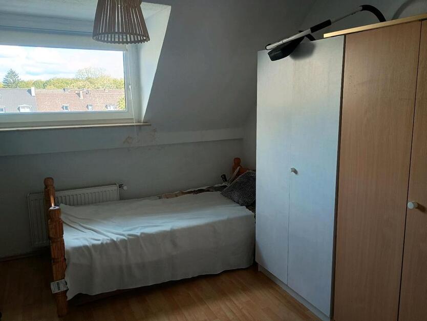 ein WG Zimmer für eine Studentin in Duisburg