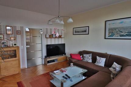 Schicke 4-Zimmer-Whg. im Erdgeschoss mit Balkon und PKW-Stellplatz 4 zimmer