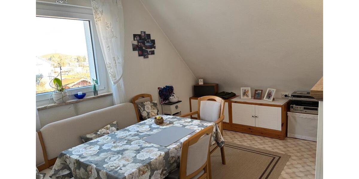 Dachgeschoßwohnung Waldburg - 4 Zimmer, 80 m&sup2;, 1.050&euro; | Angebot:25987912