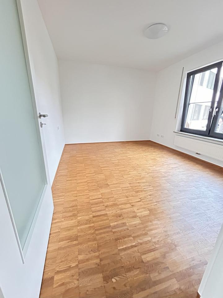 3-Zimmer-Wohnung mit Terrasse, Loggia und hochw. Ausstattung