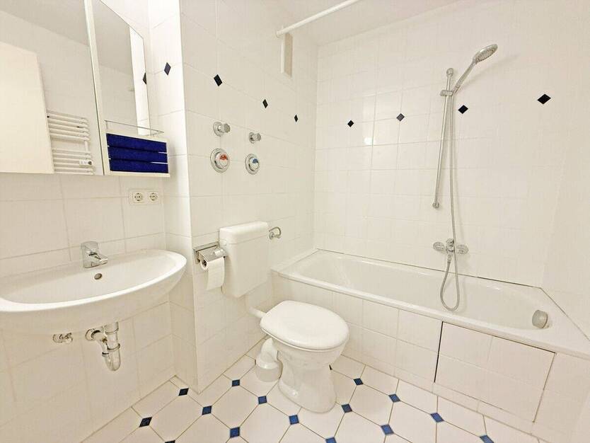 Sofort verfügbar! Ruhiges Apartment mit Einbauküche, Wannenbad und Aufzug in Obergiesing 1 zimmer