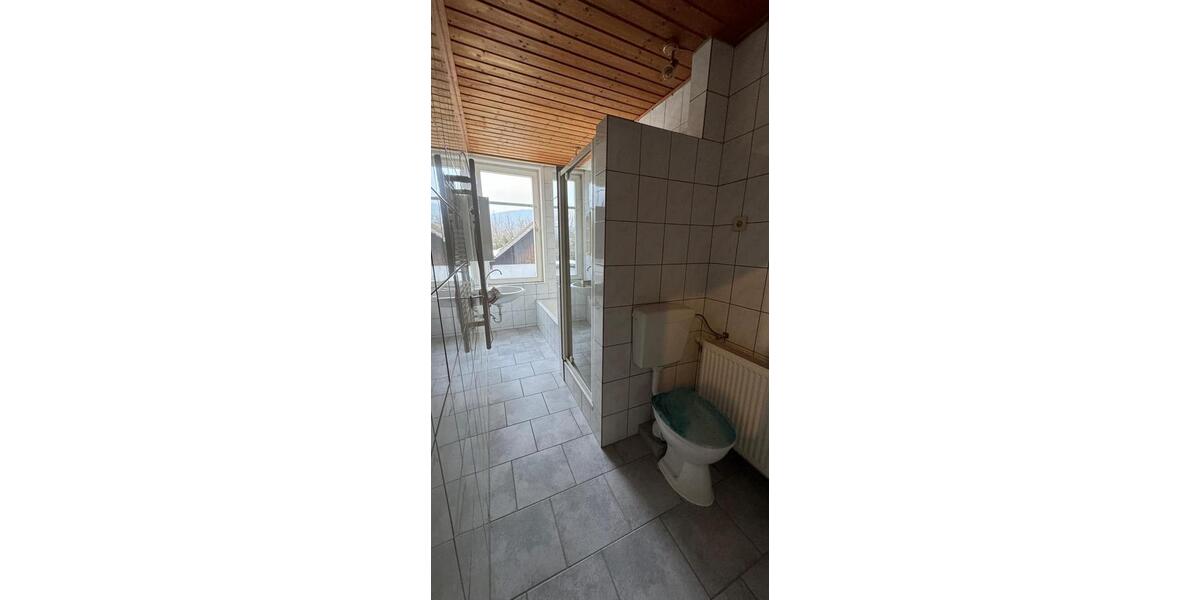 Etagenwohnung Holzminden - 3 Zimmer, 105 m&sup2;, 450&euro; | Angebot:24833319