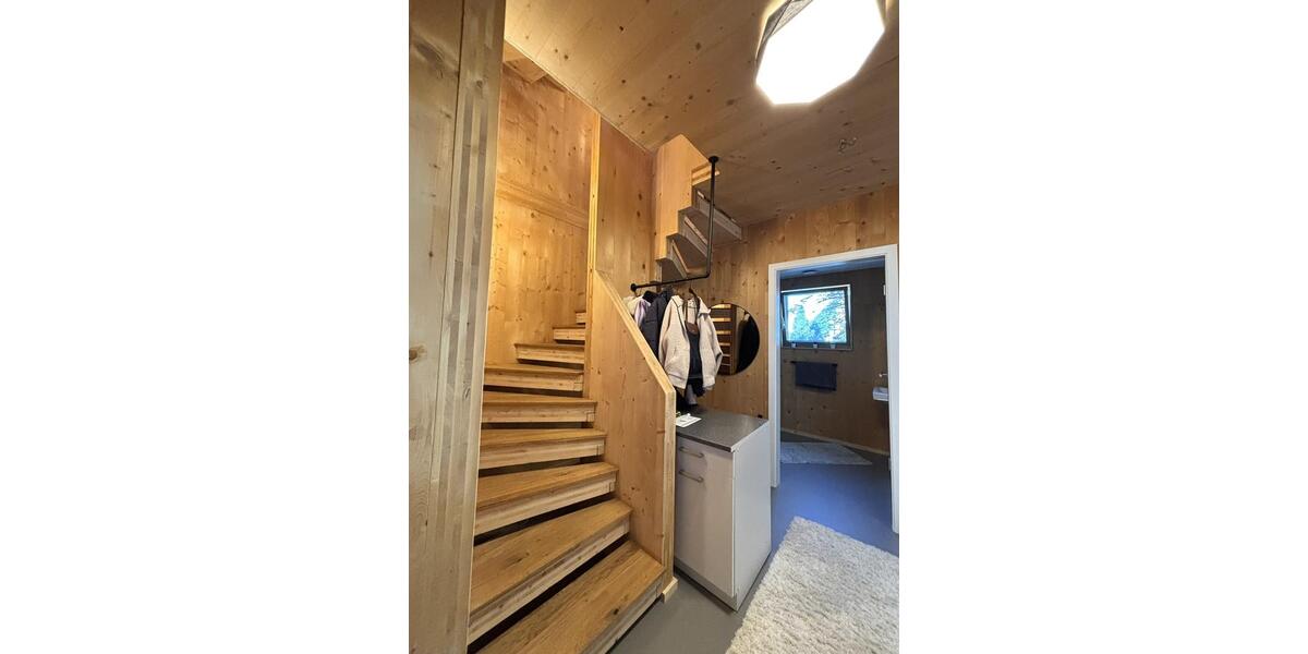 Stilvoll wohnen: Moderne 3,5-Zimmer-Maisonette mit Balkon und Stellplatz 3 zimmer