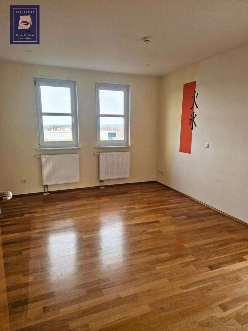 Firmenkomplex mit Garage und Einliegerwohnung 22 zimmer