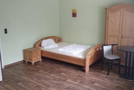Großes Zimmer in Villa mit Garten am Waldrand zimmer