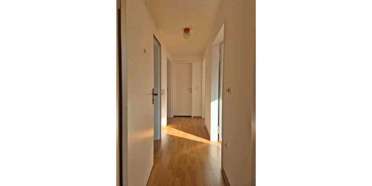 Dachgeschoßwohnung Saarbrücken West - 3 Zimmer, 50 m&sup2;, 380&euro; | Angebot:26573106