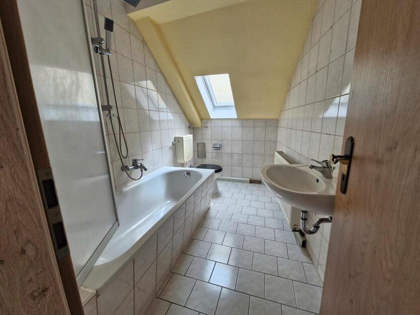 Perfekt für die erste eigene Wohnung - 2 Zimmer Wohnung mit Einbauküche!