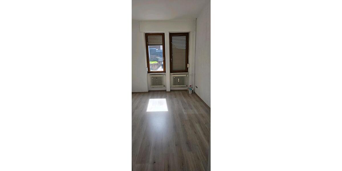 Erdgeschoßwohnung Neunkirchen Heinitz - 4 Zimmer, 80 m&sup2;, 650&euro; | Angebot:26161016