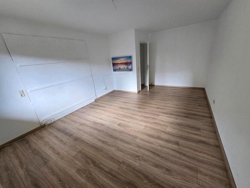 Helle 2-Zimmer-Wohnung mit Terrasse, Einbauküche & Stellplatz