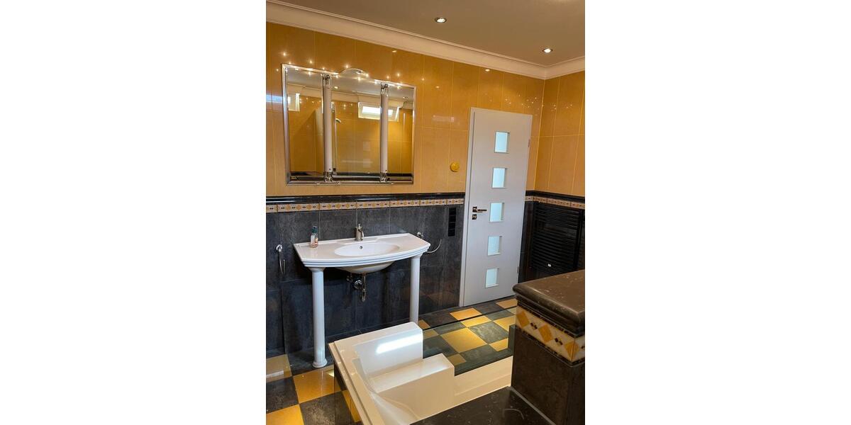 Erdgeschoßwohnung Berlin Neukölln - 5 Zimmer, 137 m&sup2;, 2.700&euro; | Angebot:24351703