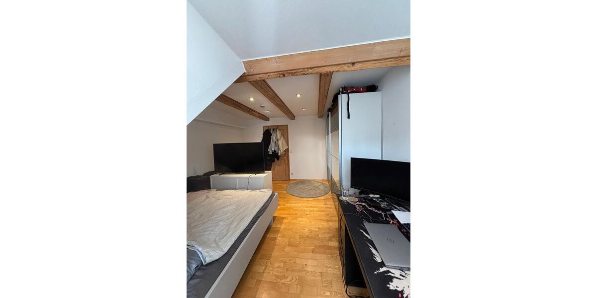 Dachgeschoßwohnung Markt Indersdorf - 4 Zimmer, 130 m&sup2;, 2.150&euro; | Angebot:25881481