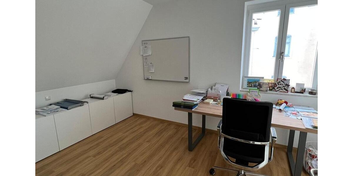 Dachgeschoßwohnung Lauingen (Donau) - 3.5 Zimmer, 92 m&sup2;, 975&euro; | Angebot:25215756