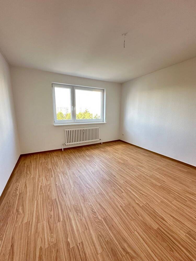 **MODERNISIERTE 3 Zimmer Wohnung MIT BALKON UND NEUEM WANNENBAD**