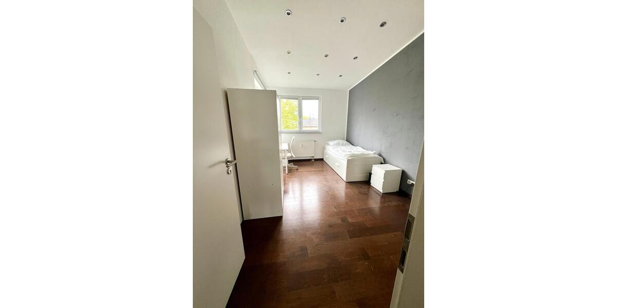 Etagenwohnung Düsseldorf Stadtbezirk 5 - 1 Zimmer, 12 m&sup2;, 660&euro; | Angebot:26552485