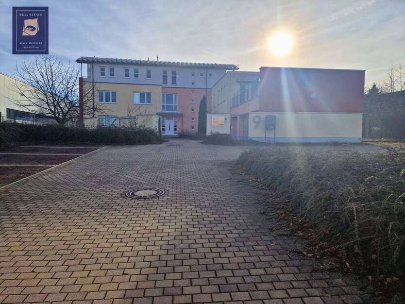 Firmenkomplex mit Garage und EinliegerWohnung