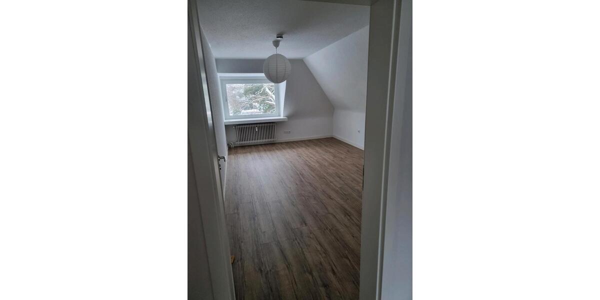Dachgeschoßwohnung Husum - 3 Zimmer, 80 m&sup2;, 1.200&euro; | Angebot:24703737