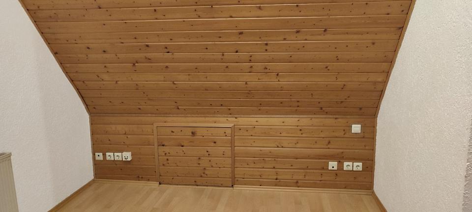 Dachgeschoßwohnung Villingen-Schwenningen Schwenningen - 2 Zimmer, 45 m&sup2;, 600&euro; | Angebot:25632672