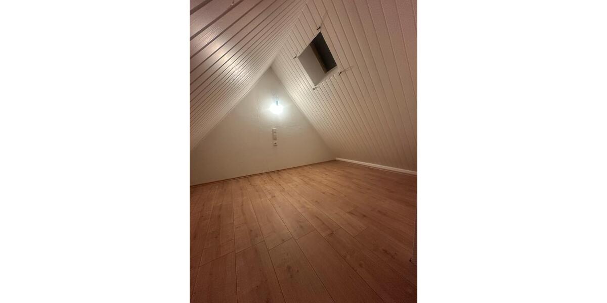 Dachgeschoßwohnung Schönkirchen - 2.5 Zimmer, 70 m&sup2;, 950&euro; | Angebot:26227481