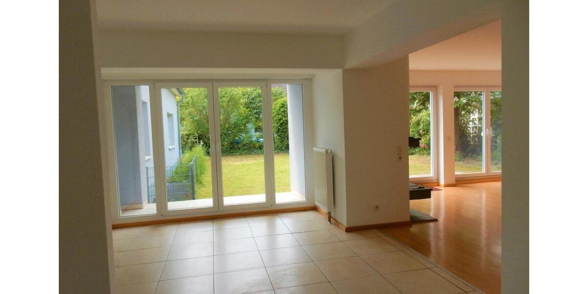 Doppelhaushälfte Schwetzingen - 7 Zimmer, 180 m&sup2;, 2.100&euro; | Angebot:26241969