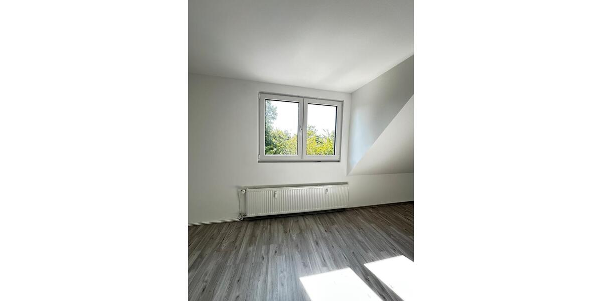 Dachgeschoßwohnung Lippstadt Overhagen - 3 Zimmer, 104 m&sup2;, 1.000&euro; | Angebot:25972345