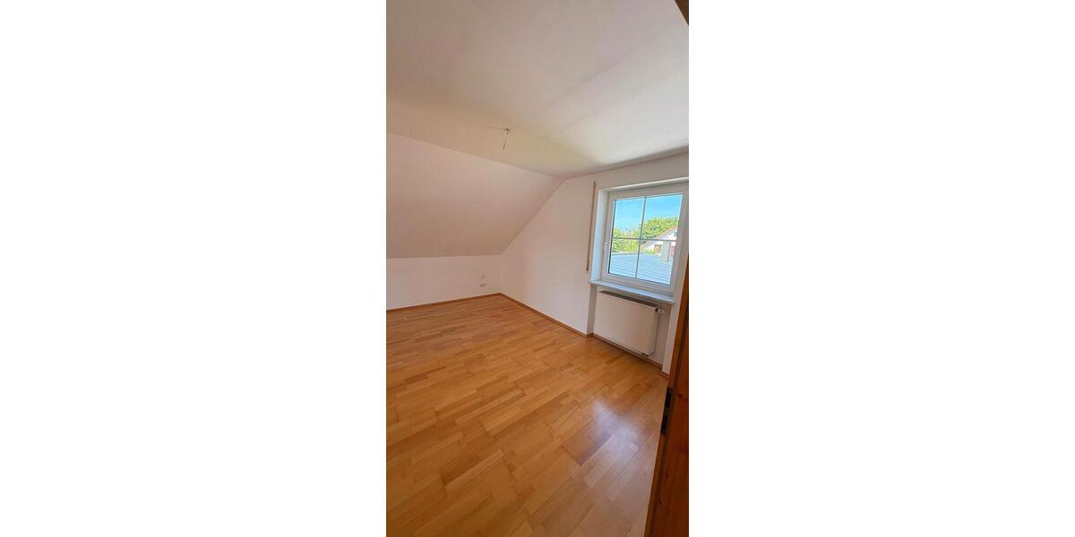 Dachgeschoßwohnung Nördlingen - 3 Zimmer, 90 m&sup2;, 1.080&euro; | Angebot:24343737