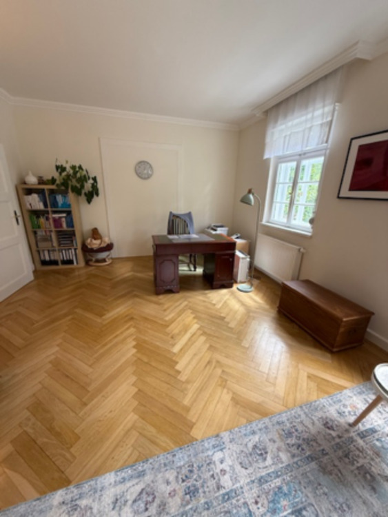 Großer Praxisraum in schönem Altbau im Leihgesterner Weg 22 EG