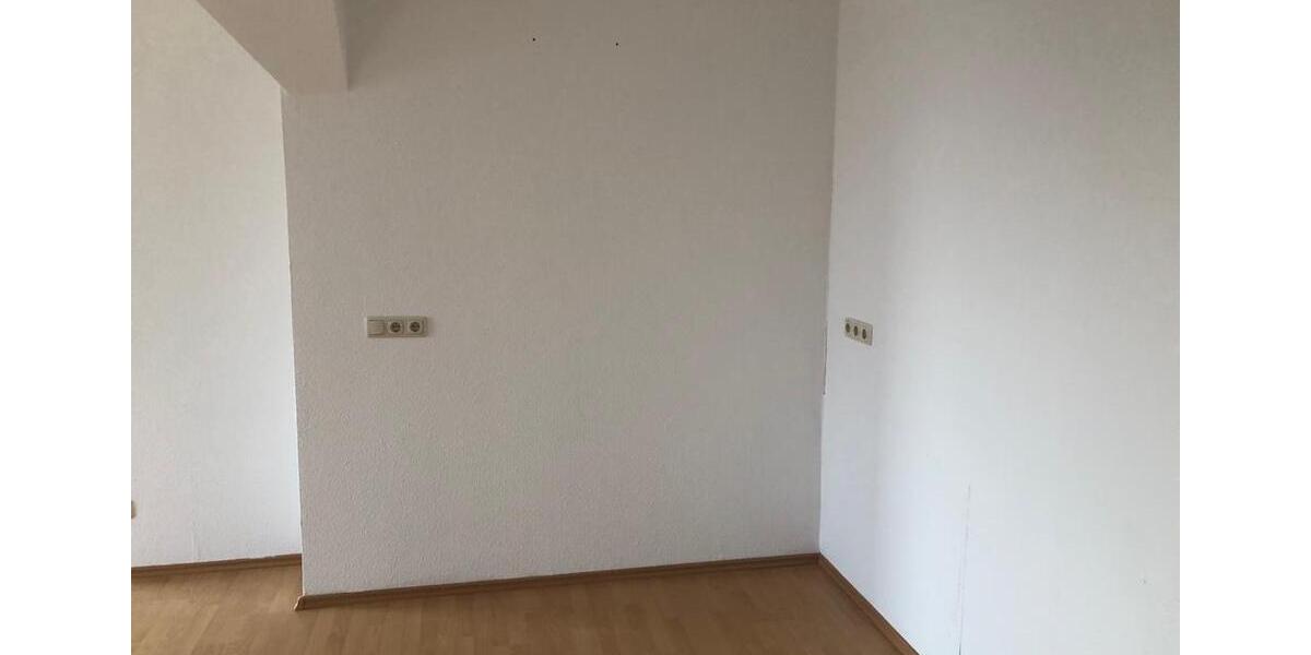 Dachgeschoßwohnung Bitterfeld-Wolfen Bitterfeld - 2 Zimmer, 42 m&sup2;, 300&euro; | Angebot:26419945