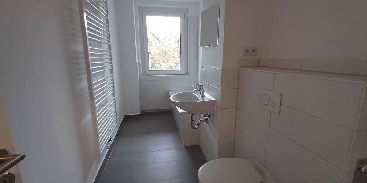 Etagenwohnung Merseburg Kötzschen - 2 Zimmer, 56 m&sup2;, 350&euro; | Angebot:25694731
