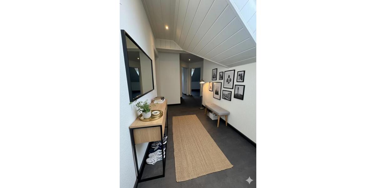 Dachgeschoßwohnung Delbrück - 4 Zimmer, 155 m&sup2;, 1.200&euro; | Angebot:26496379