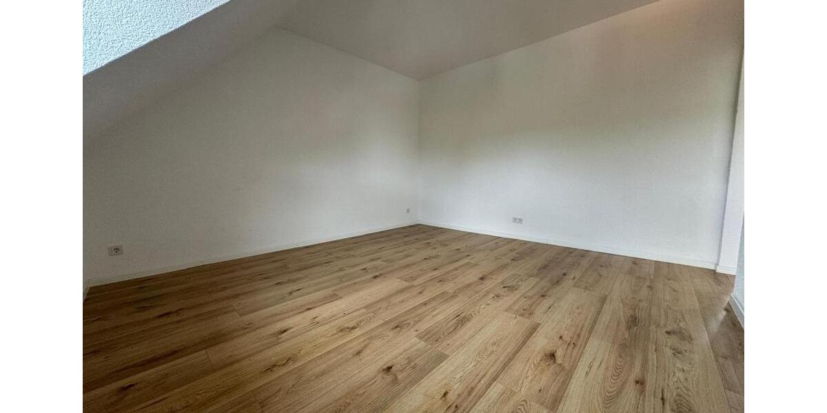 Dachgeschoßwohnung Sankt Ingbert - 3 Zimmer, 66 m&sup2;, 685&euro; | Angebot:23811452
