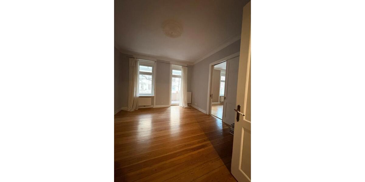 Hochparterre Wiesbaden Klarenthal - 4 Zimmer, 132 m&sup2;, 1.980&euro; | Angebot:25045916