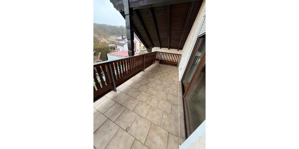 Dachgeschoßwohnung Wenzenbach - 3 Zimmer, 131 m&sup2;, 950&euro; | Angebot:25592241