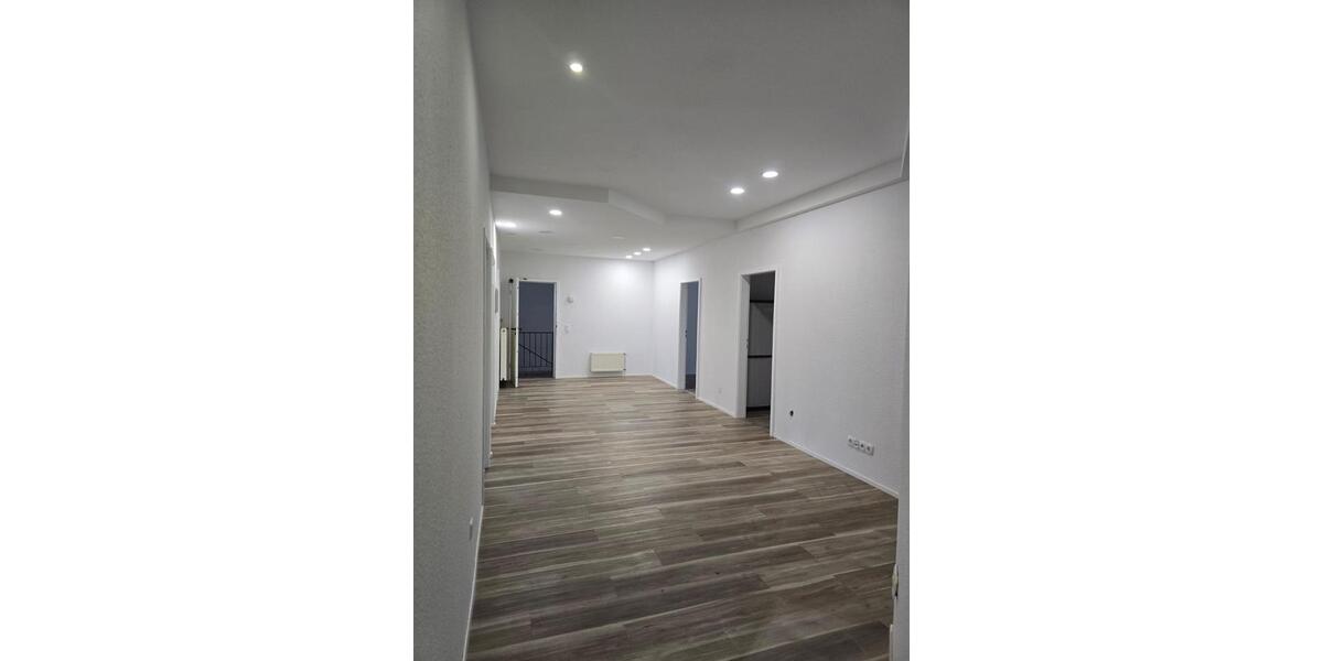 Etagenwohnung Wolfhagen - 7 Zimmer, 175 m&sup2;, 1.100&euro; | Angebot:26692929