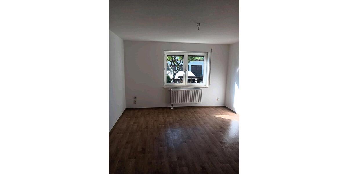 Hochparterre Pölzig - 1 Zimmer, 35 m&sup2;, 300&euro; | Angebot:26696029