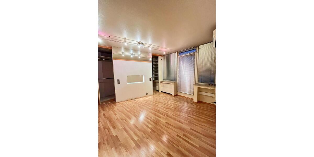 Großes WG-Zimmer 22 m² WG-Neugründung hochwert. Ausstattung 1 zimmer