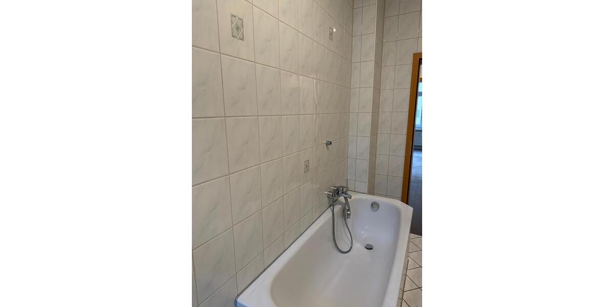 Erdgeschoßwohnung Werdau - 4 Zimmer, 89 m&sup2;, 395&euro; | Angebot:26302594