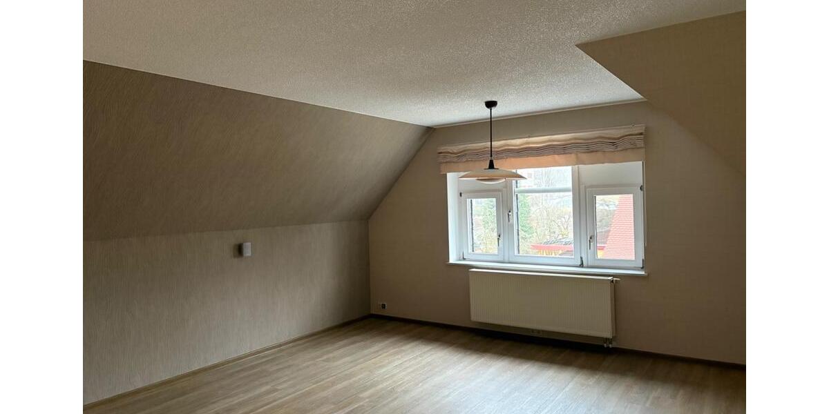 Dachgeschoßwohnung Ebersbach-Neugersdorf Neugersdorf - 2 Zimmer, 82 m&sup2;, 550&euro; | Angebot:26018406