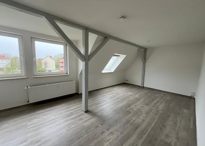 Dachgeschoßwohnung Oschersleben (Bode) - 3 Zimmer, 66 m&sup2;, 330&euro; | Angebot:23785526