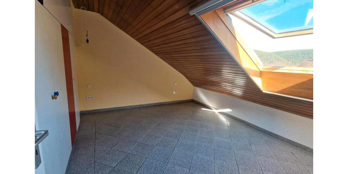 Dachgeschoßwohnung Bad Dürkheim - 2 Zimmer, 61 m&sup2;, 800&euro; | Angebot:26705184