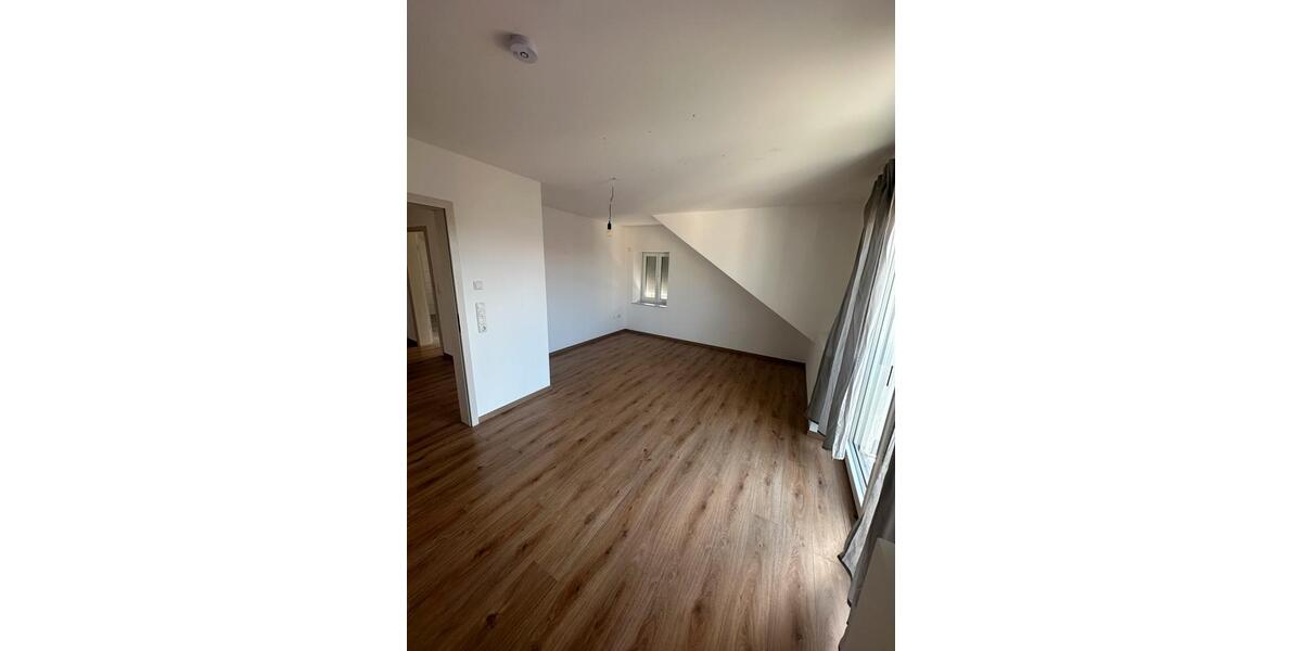 Maisonettenwohnung Landau an der Isar - 4 Zimmer, 130 m&sup2;, 1.150&euro; | Angebot:26039870